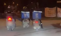 Düzce'de yolda kalan kuryeye meslektaşlarından destek