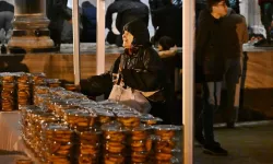 Manisa'da kandillik 5 bin kutu ikram