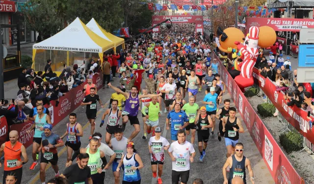 Gaziantep'te 'Gazi Yarı Maratonu' rekor katılımla koşuldu